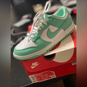 Nike woman dunks